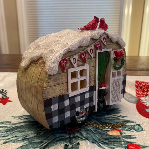 Lighted Snowy Christmas Camper With Cardinals & A Black Lab Resin Decor - Picture 6 of 16